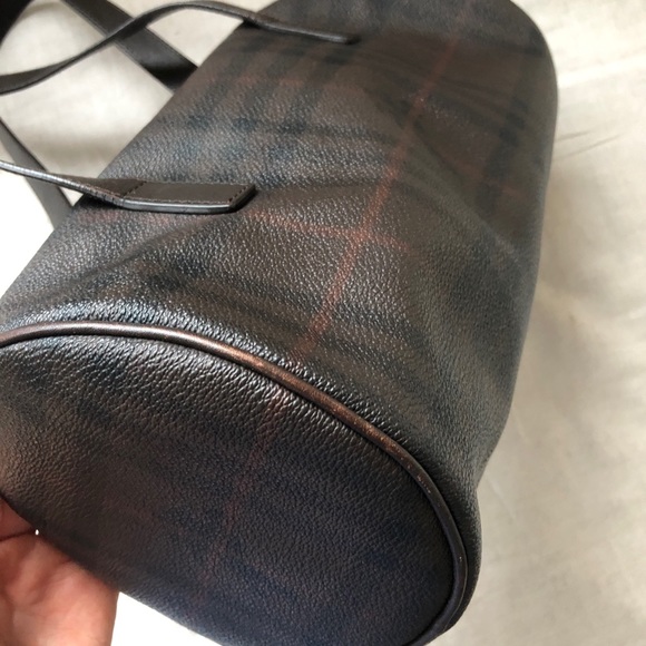 💯 Authentic Burberry Barrel Handbag - Picture 2 of 6